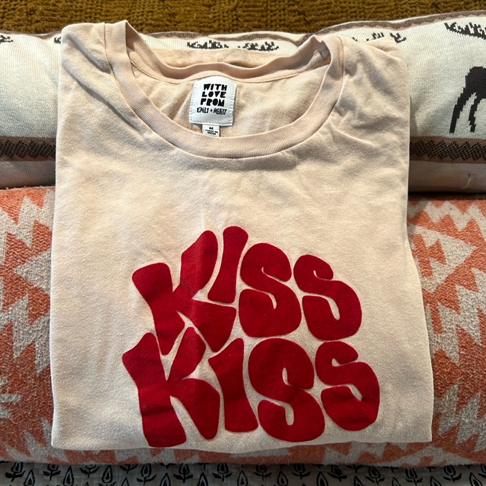 With Love From Emily + Meritt KISS KISS T-Shirt Cream & Red M